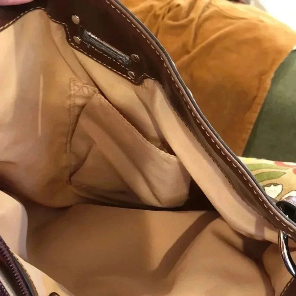 Relic canvas and faux leather trim. Three separate compartments inside. - Picture 6 of 8